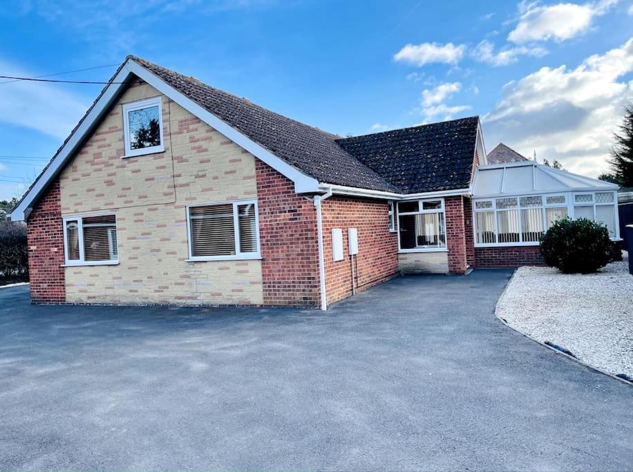 5-Bedroom Cottage In Healing, Grimsby Bagian luar foto